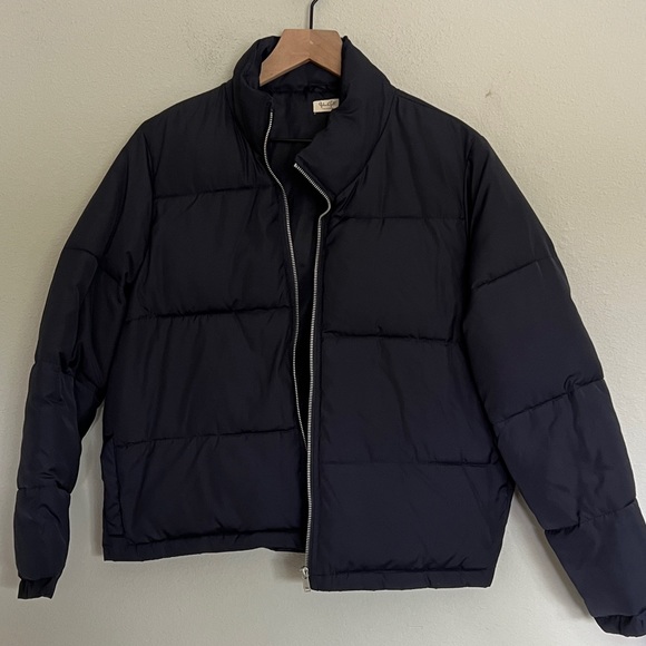 Brandy Melville John Galt Navy Cropped Puffer Jacket - Picture 3 of 7